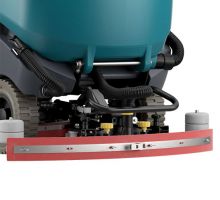 Thumbnail Tennant T981 Ride On Scrubber Dryer